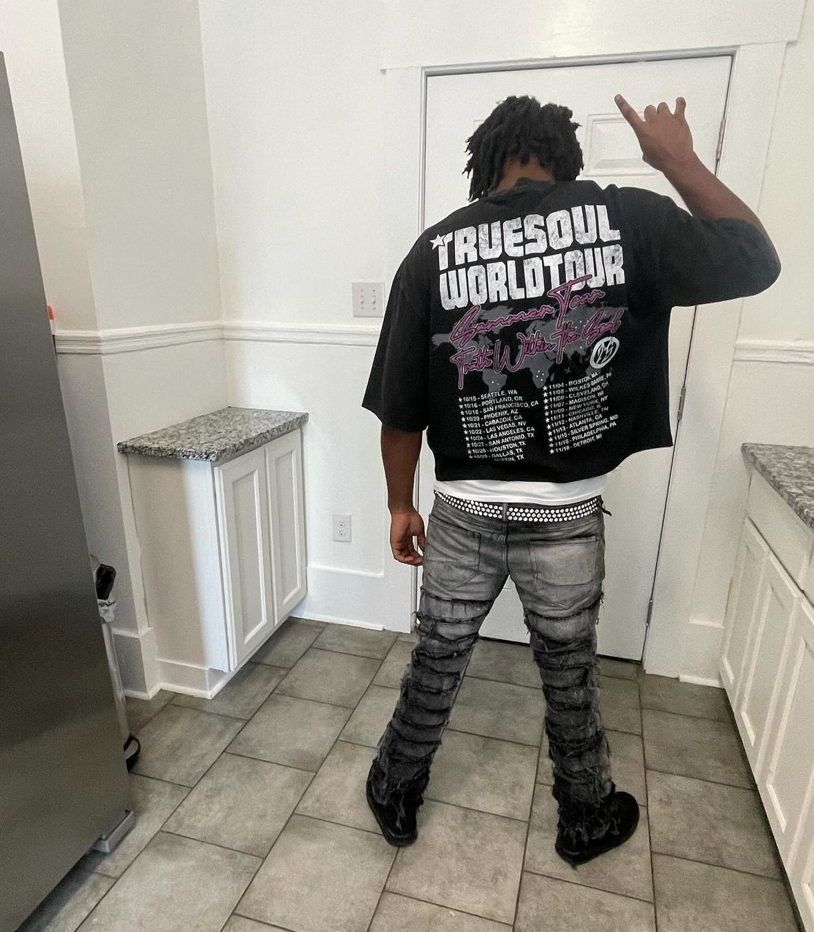 RODMAN WORLD TOUR TEE (MAGENTA)