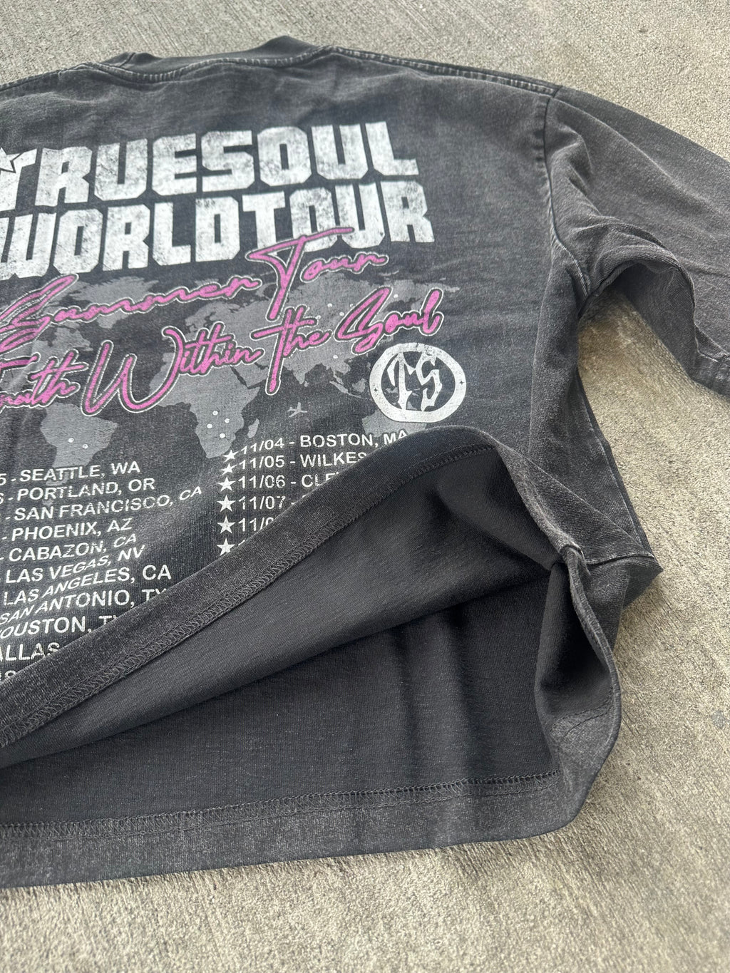RODMAN WORLD TOUR TEE (MAGENTA)