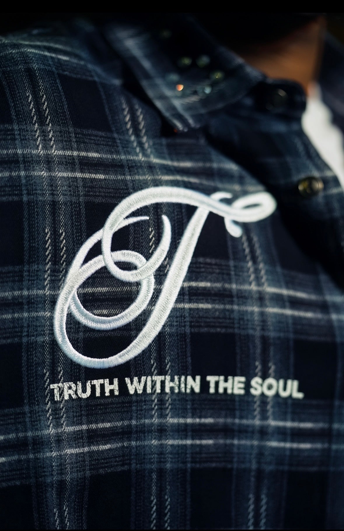 ESSENCE NOIR FLANNEL